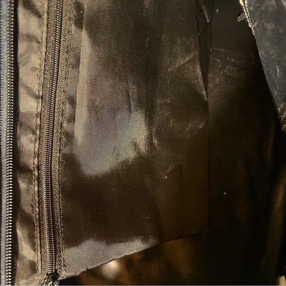 TOTES OVERNIGHT LARGE TRAVEL BAG. Zip top. 13”Hx24”Wx9-½”D. 13” Strap Drop Navy - Picture 5 of 8